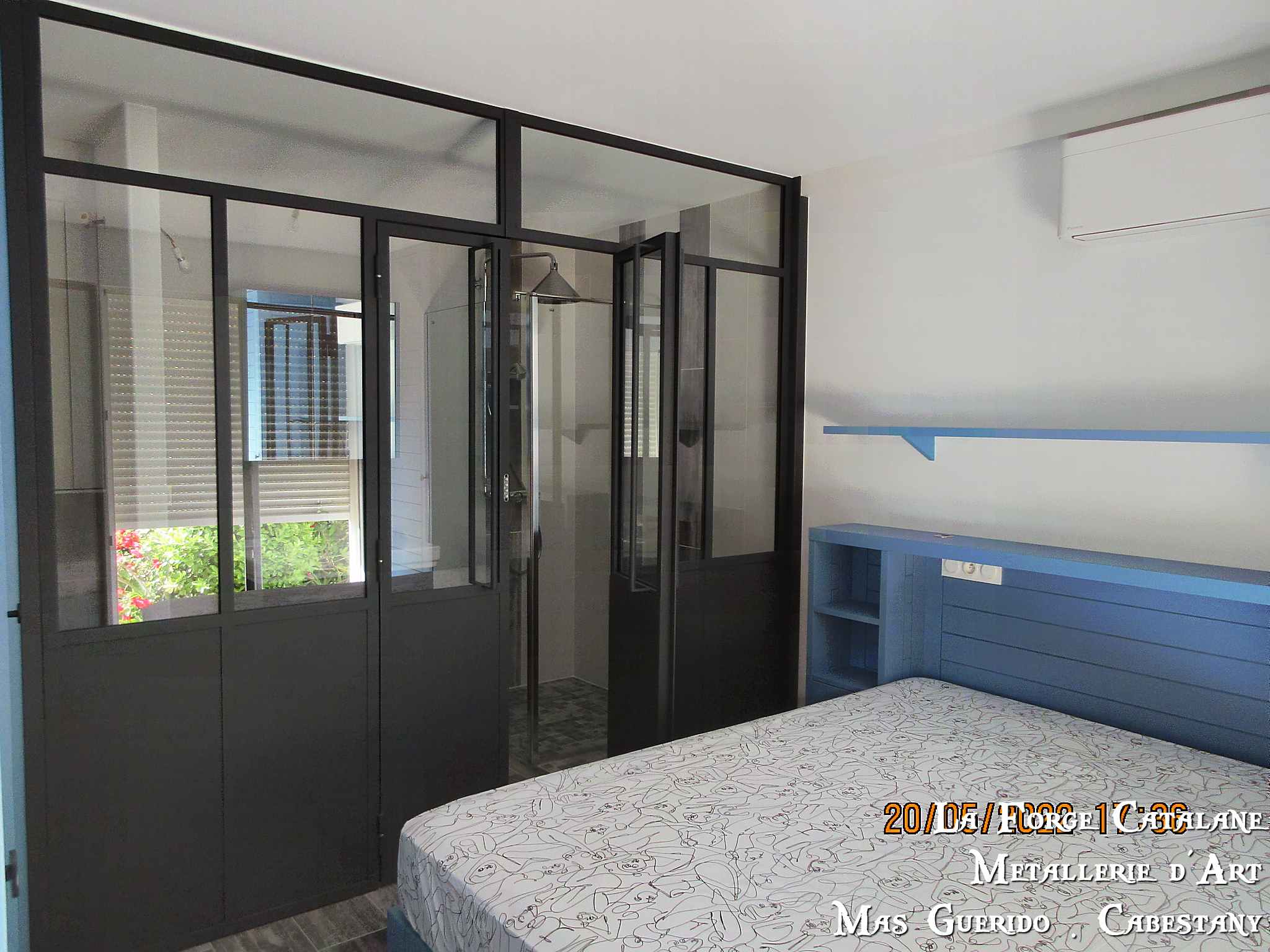 verriere ancien atelier verre vitrage armee fil fer salle de bain forge catalane.jpg